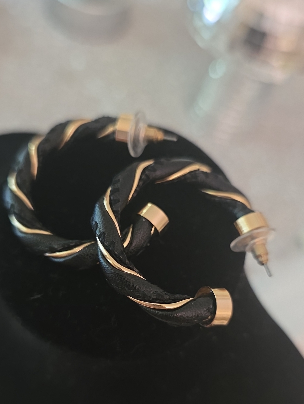 Source Unknown Black and Gold Twisted Hoop Earrings - Women Jewelry